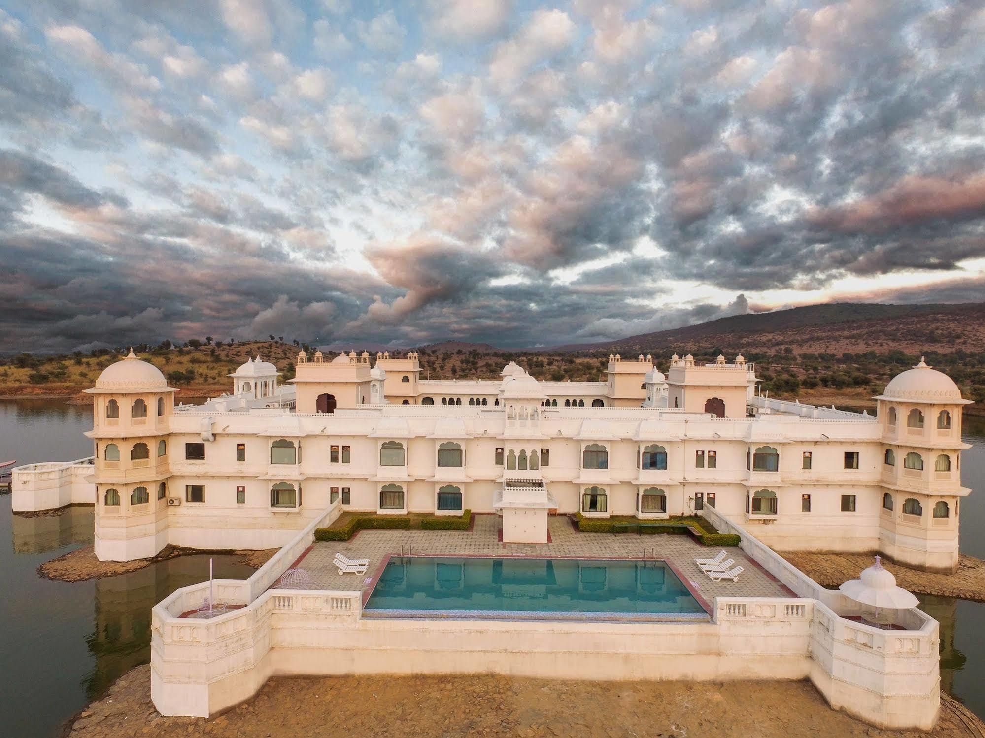 Juesta Lake Nahargarh Palace, Chittorgarh Pārsoli 外观 照片